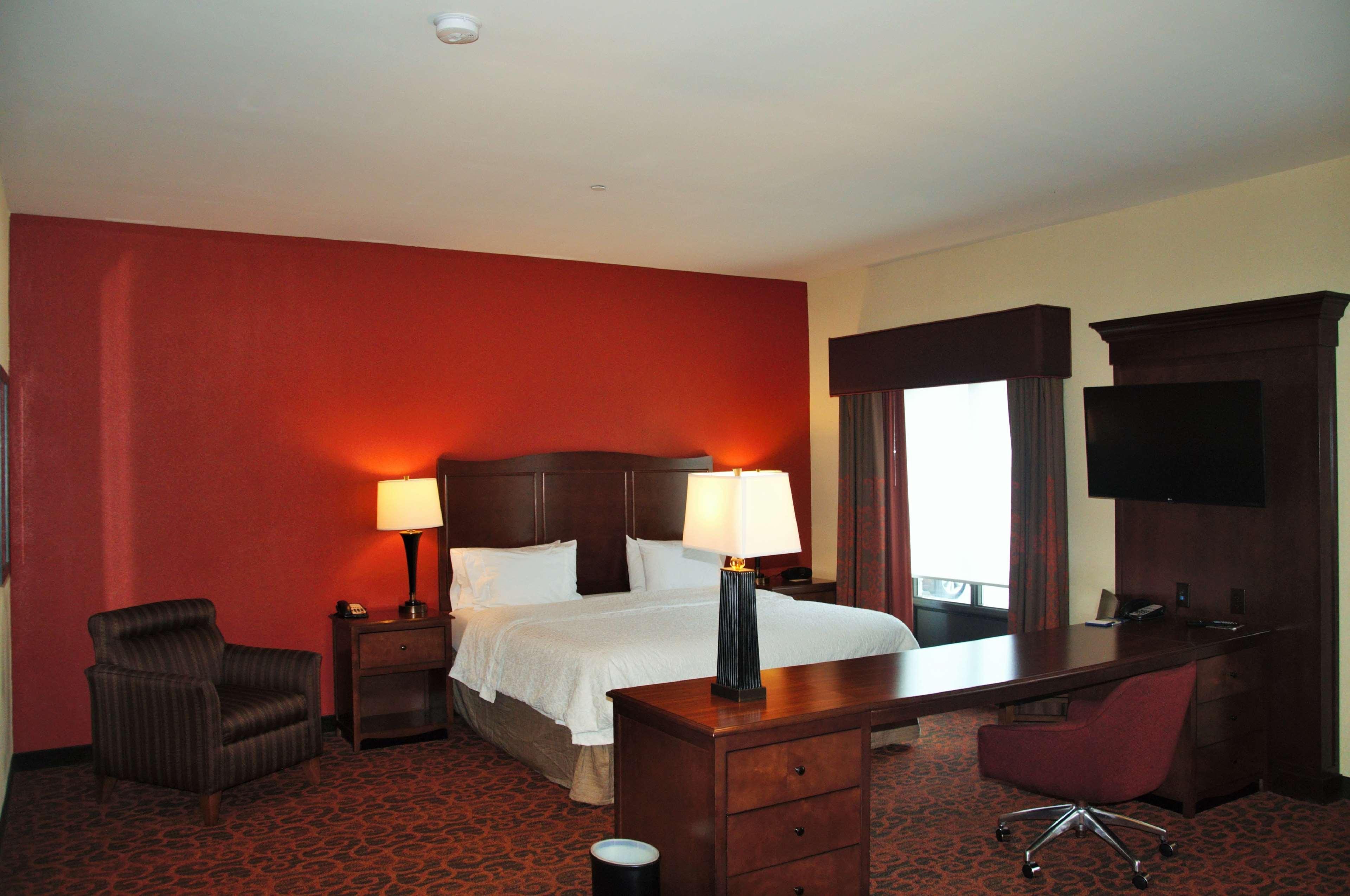Hampton Inn & Suites Cincinnati / Uptown - University Area Exterior photo