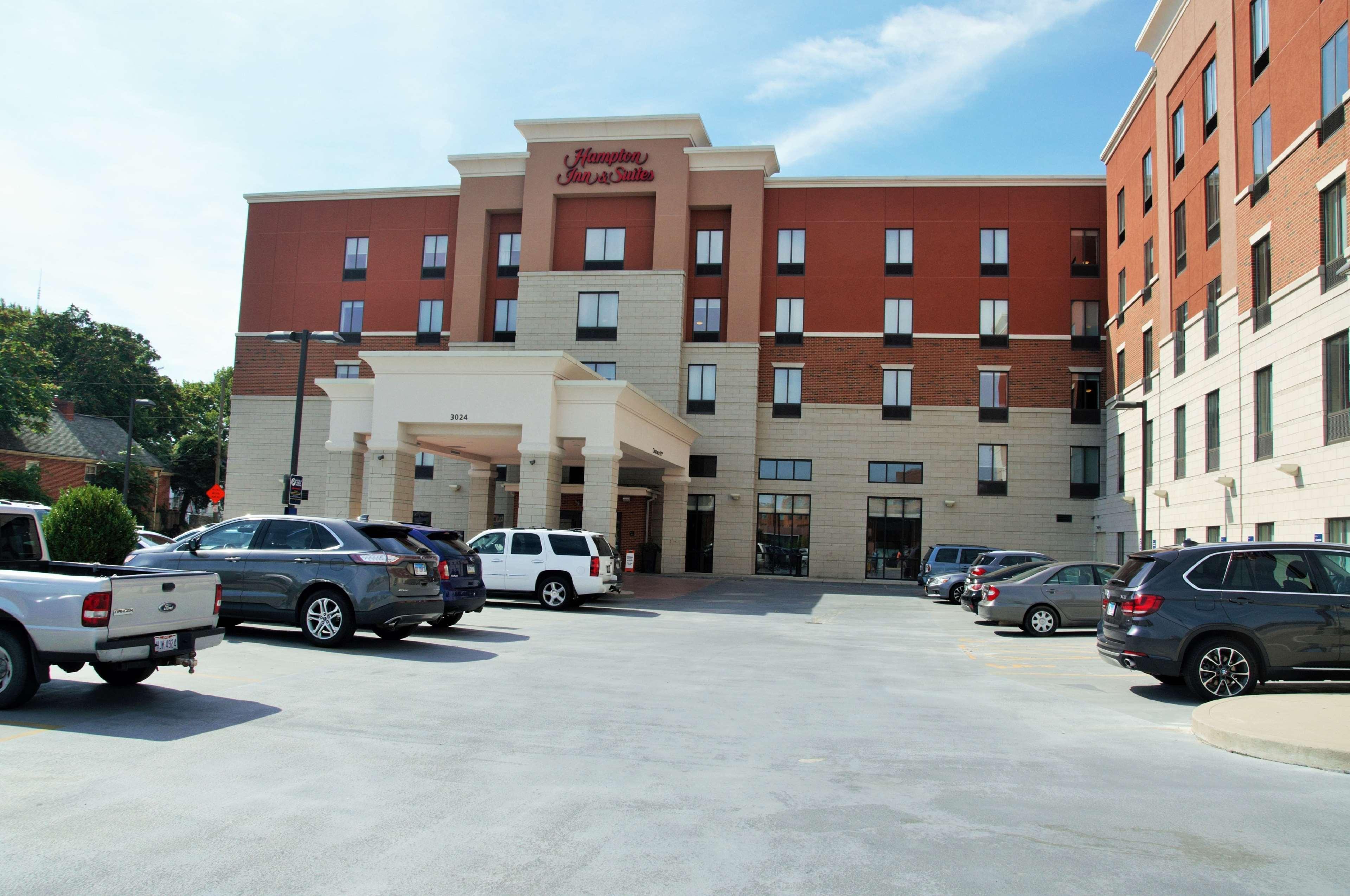 Hampton Inn & Suites Cincinnati / Uptown - University Area Exterior photo